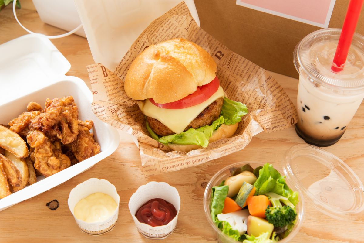 2026年4月最新【50%オフの初回クーポン】Uber Eats（ウーバーイーツ）のお得な使い方！ 注文方法も丁寧に解説