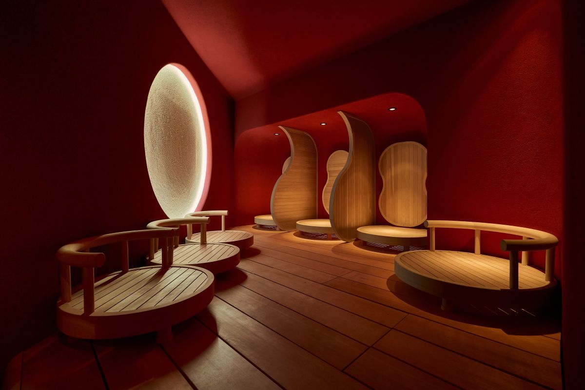 円形の光はゆっくり点滅。赤い光が右脳を刺激する「右室」