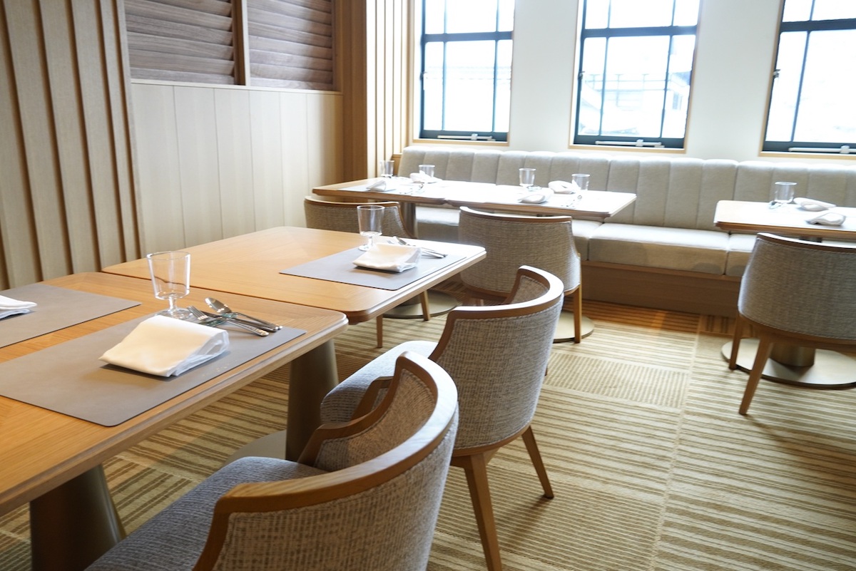 テーブル席
