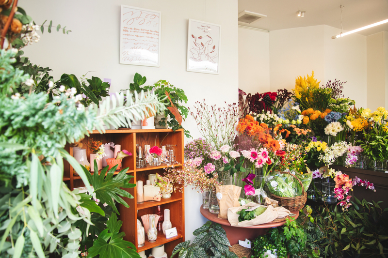 gui flower Kamakura店内と前田有紀さん