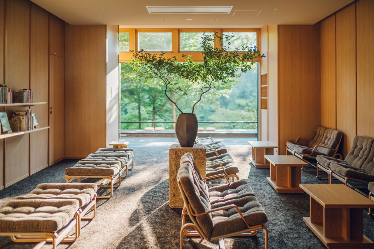 会場となる「せせらぎラウンジ」