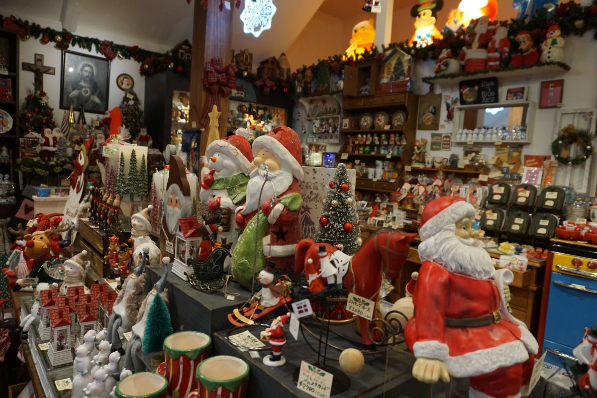 クリスマストイズ店内1