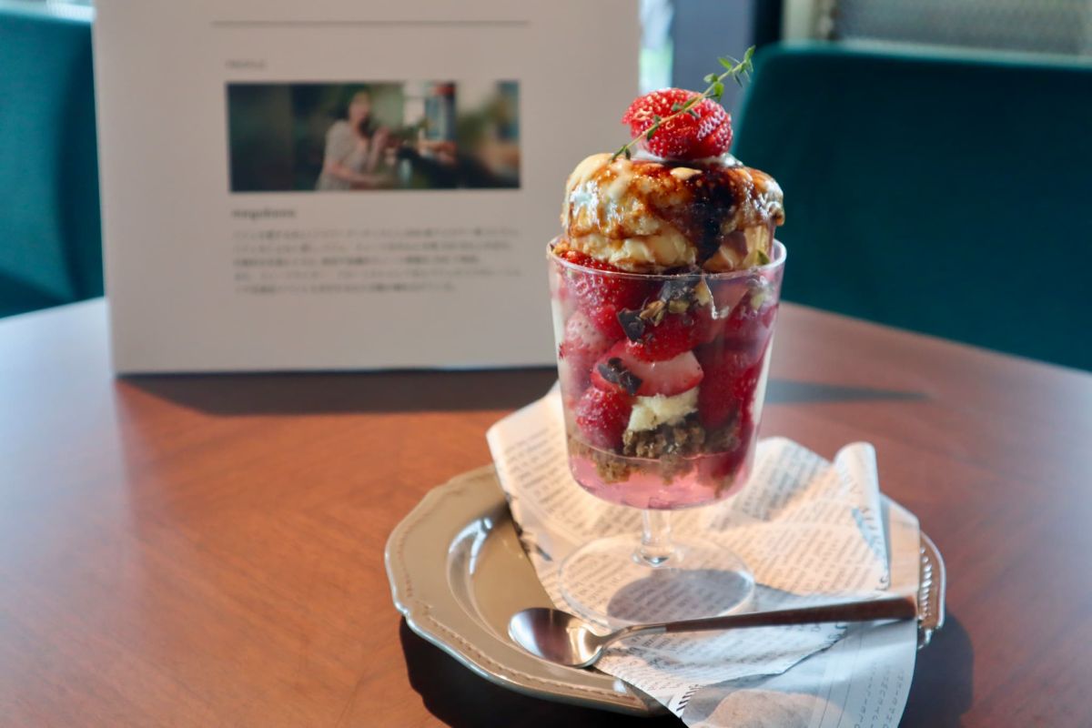 「お客様の目の前で&rdquo;焼き上げる&rdquo;フルーツパフェ」1800円