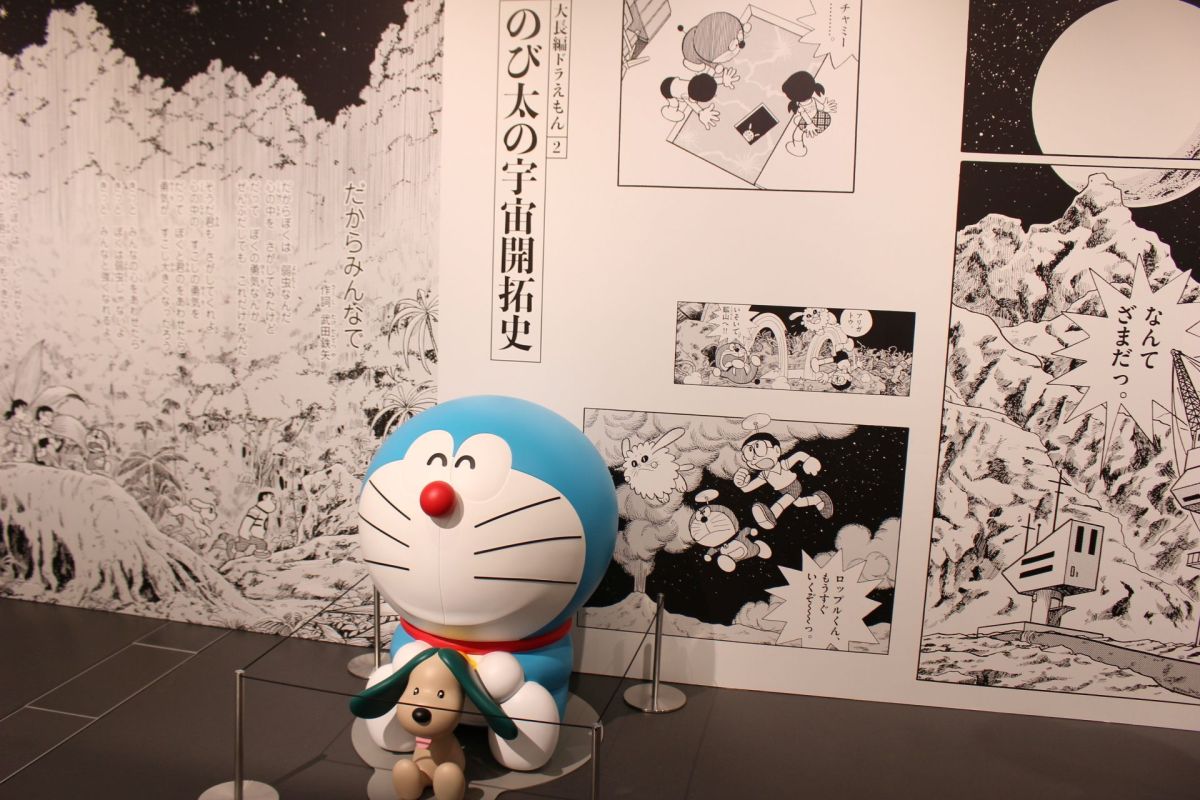 原画30点のほか等身大のドラえもんも