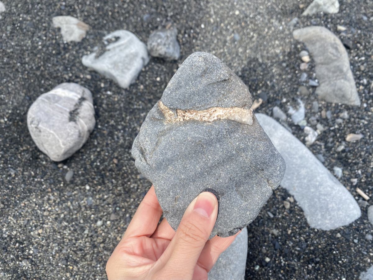 三保松原のハチマキ石