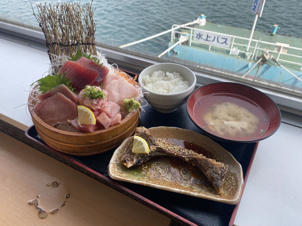 ととすけの定食