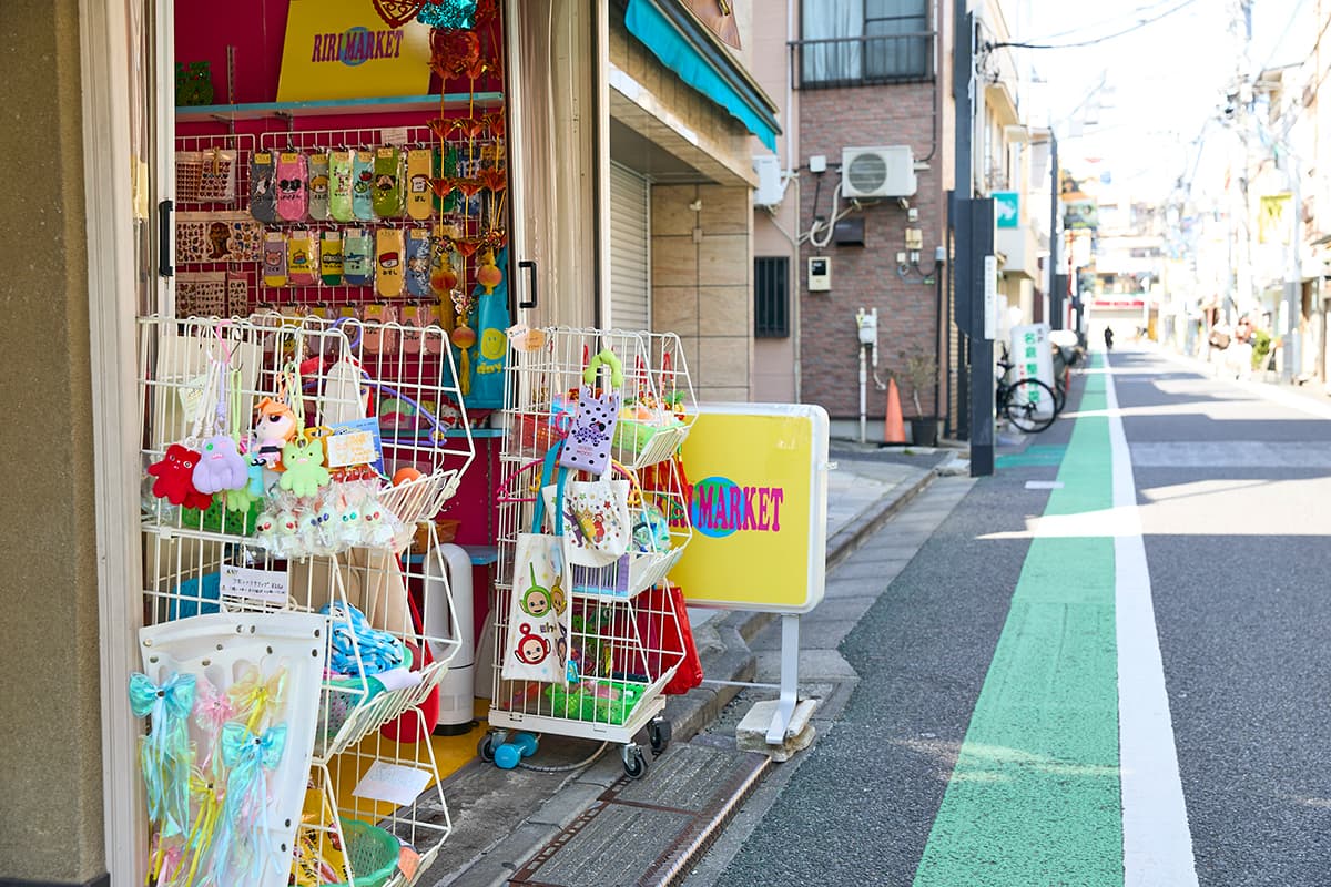 「RIRI MARKET」外観