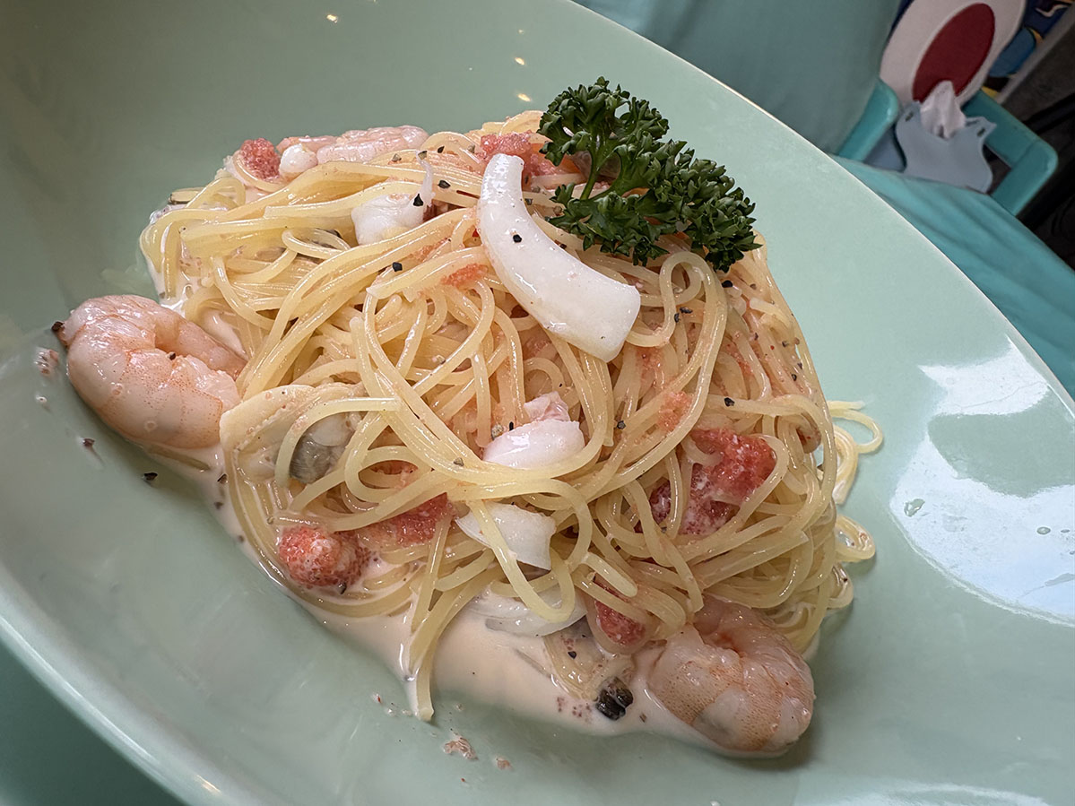 新島の赤イカとエビのカッペリーニ