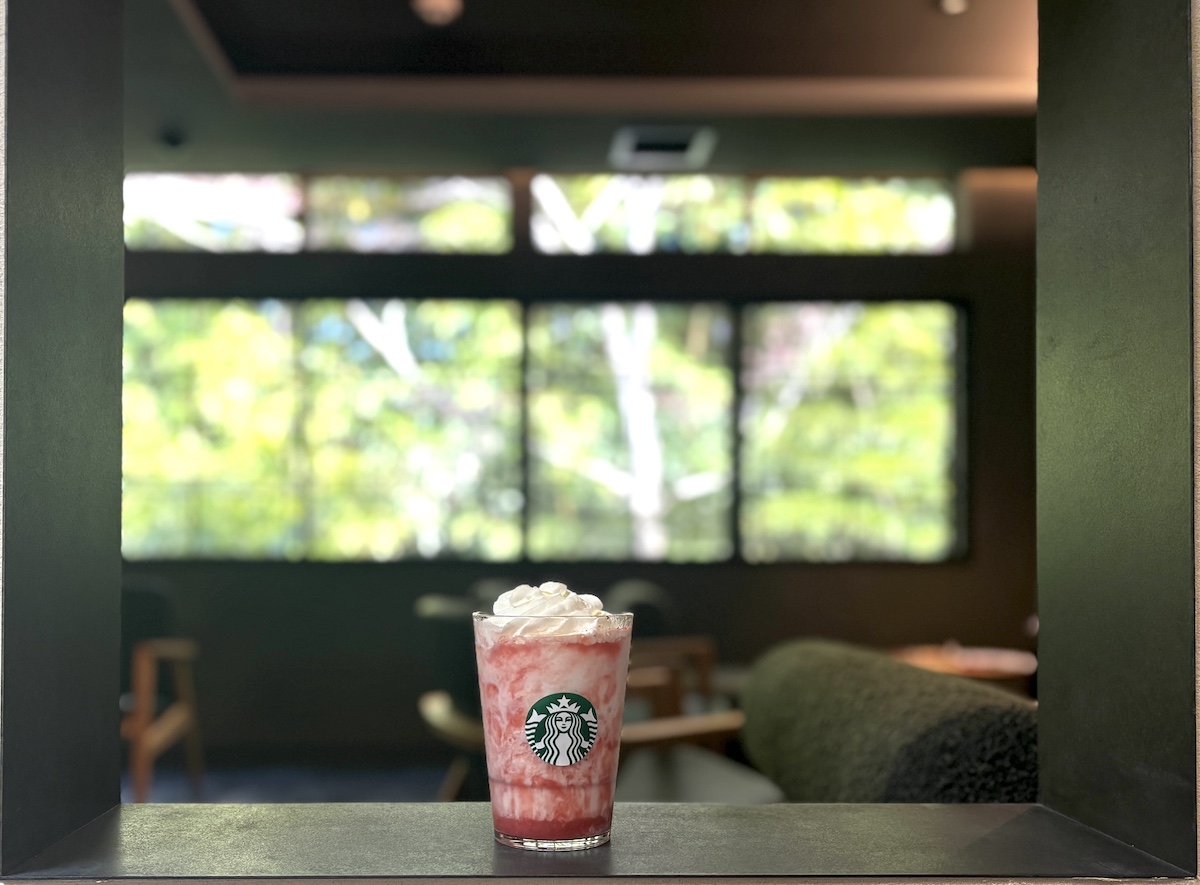 「スターバックス ストロベリー フラペチーノ&reg;」tall 678円（持ち帰り）、690円（店内利用）