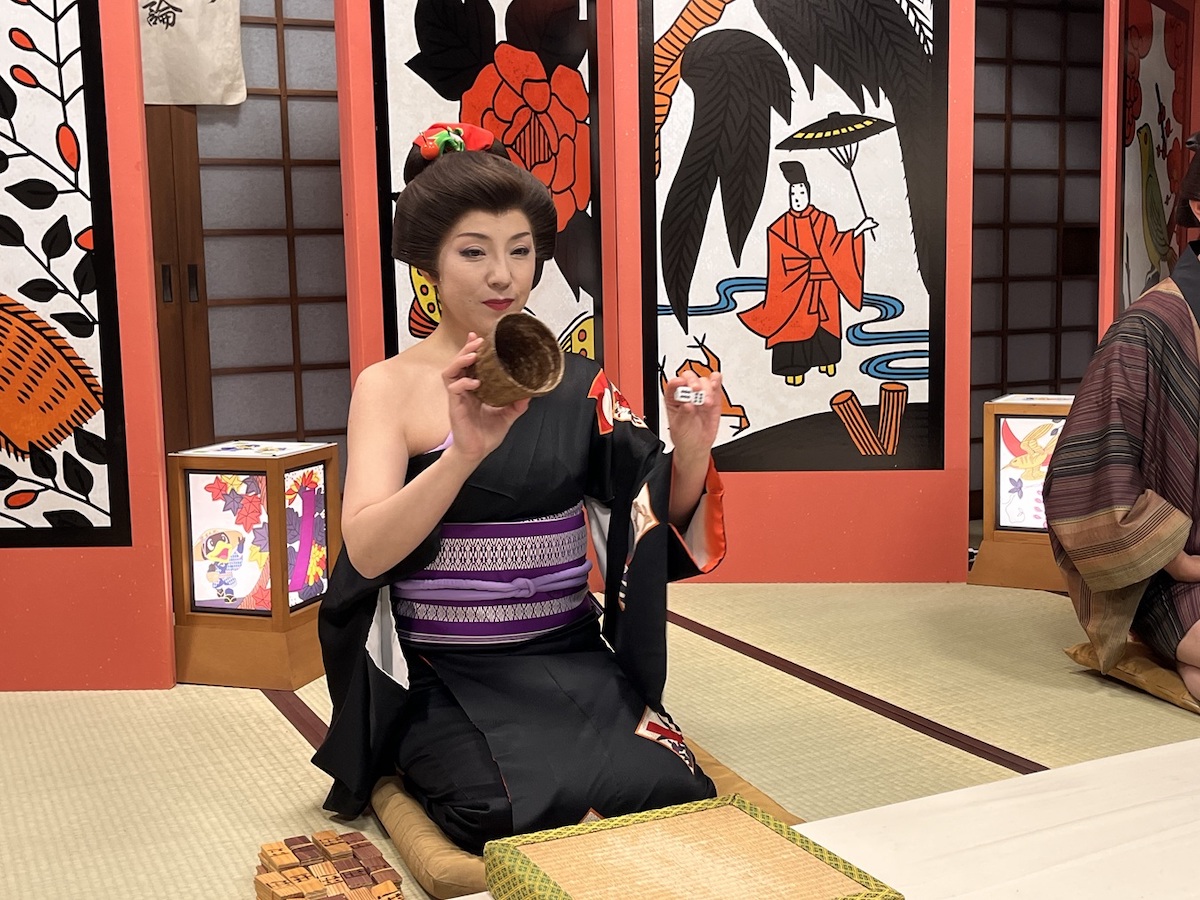 壺振り役の女性