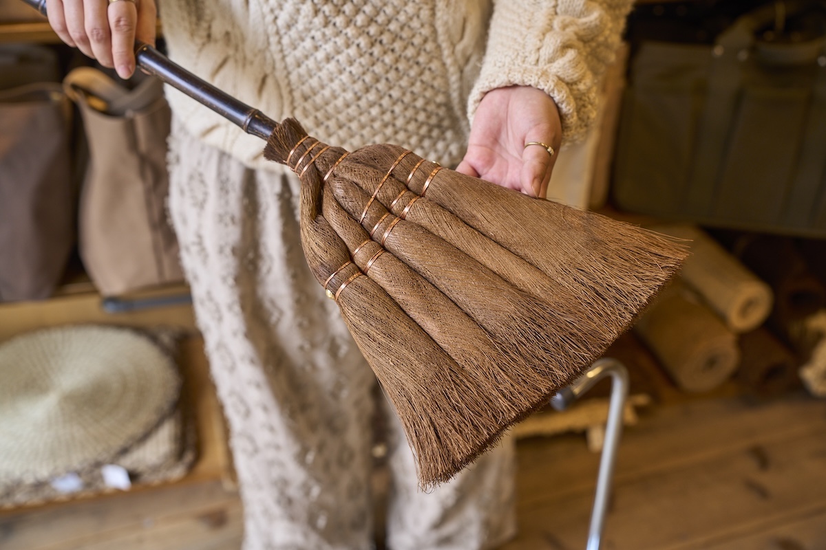 「シュロ手ぼうき」4400円