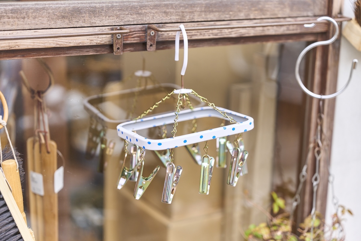 「水玉ピンチハンガー 角ミニ」1210円