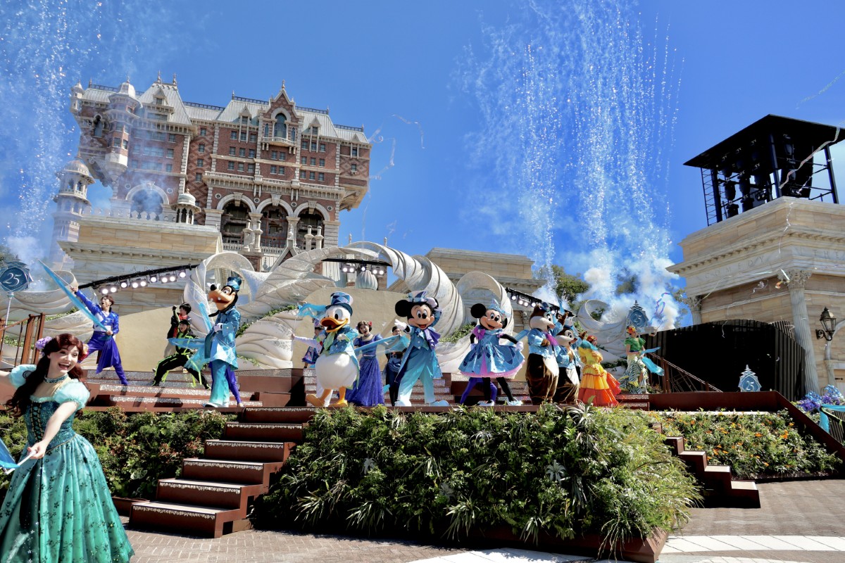 フィナーレは東京ディズニーシー25周年をお祝いテーマソング「Come Join the Jubilee」が流れ、パイロも打ちあがります