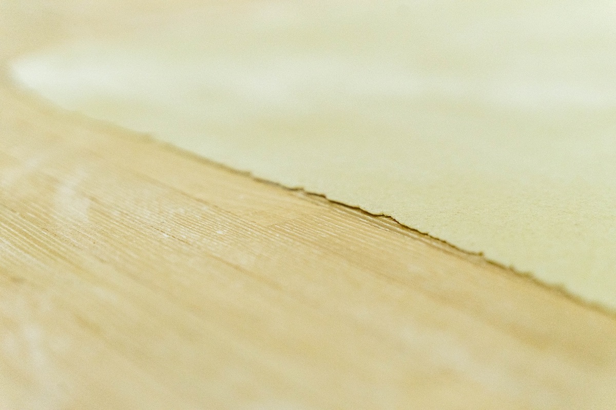 約60cm&times;約60cmになるまで薄く延ばします