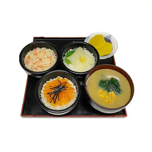 ミニ丼3点セット。注文と会計を済ませてから席を確保