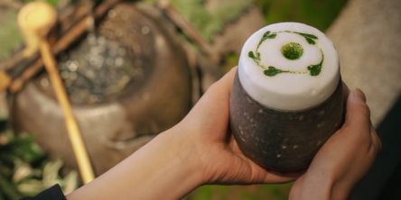 【大阪】ビルの2階に本格的なお庭！ 日本茶専門カフェ「茶庭 仁」で味わう八女茶と庭園の時間