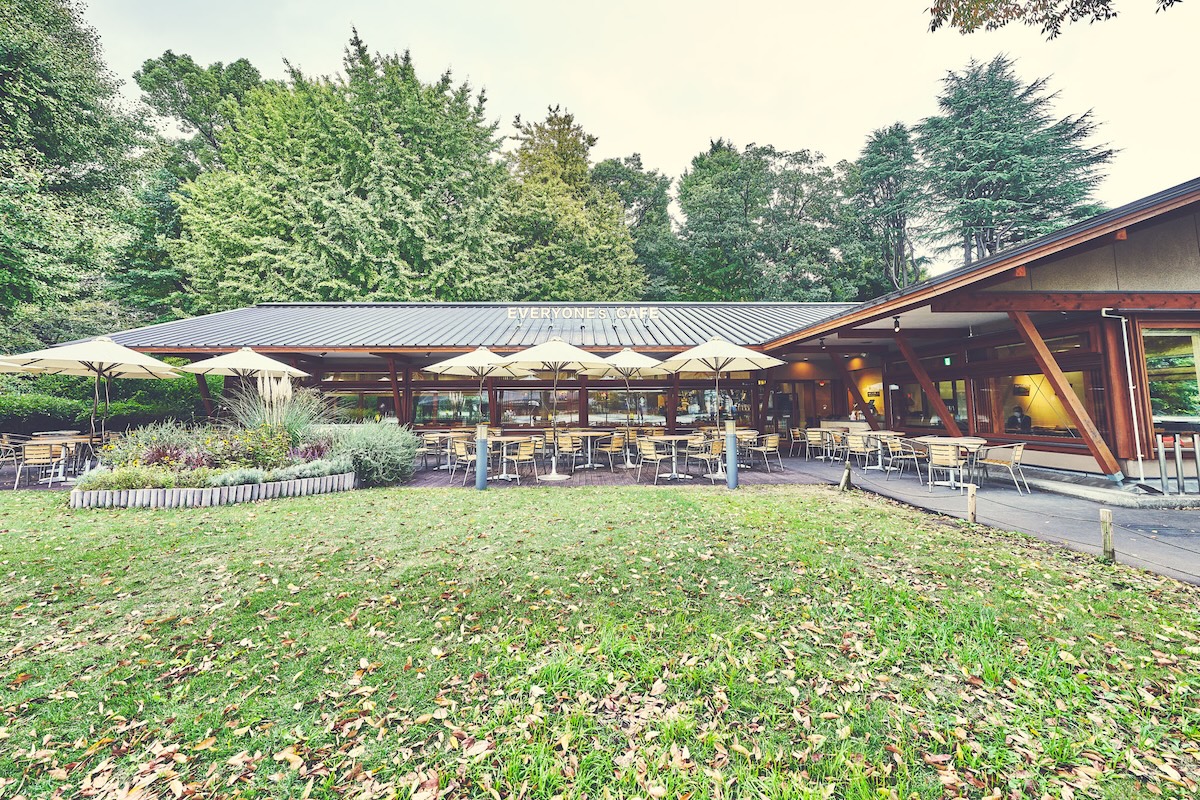 上野恩賜公園側から見た「EVERYONEs CAFE」の外観（写真提供：EVERYONEs CAFE）