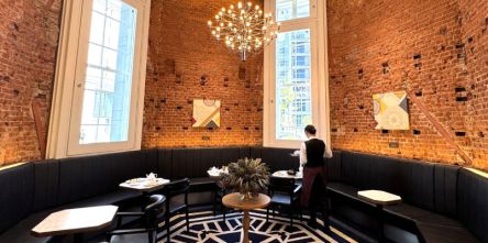 【東京駅】丸の内北ドームに「東京 ステーションカフェ」誕生！ 歴史ある赤レンガ空間でご褒美ティータイムを