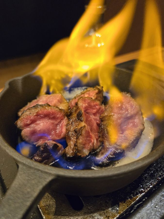 黒毛和牛ファイヤーステーキ​＜焼肉とどろき（東京都豊島区）＞