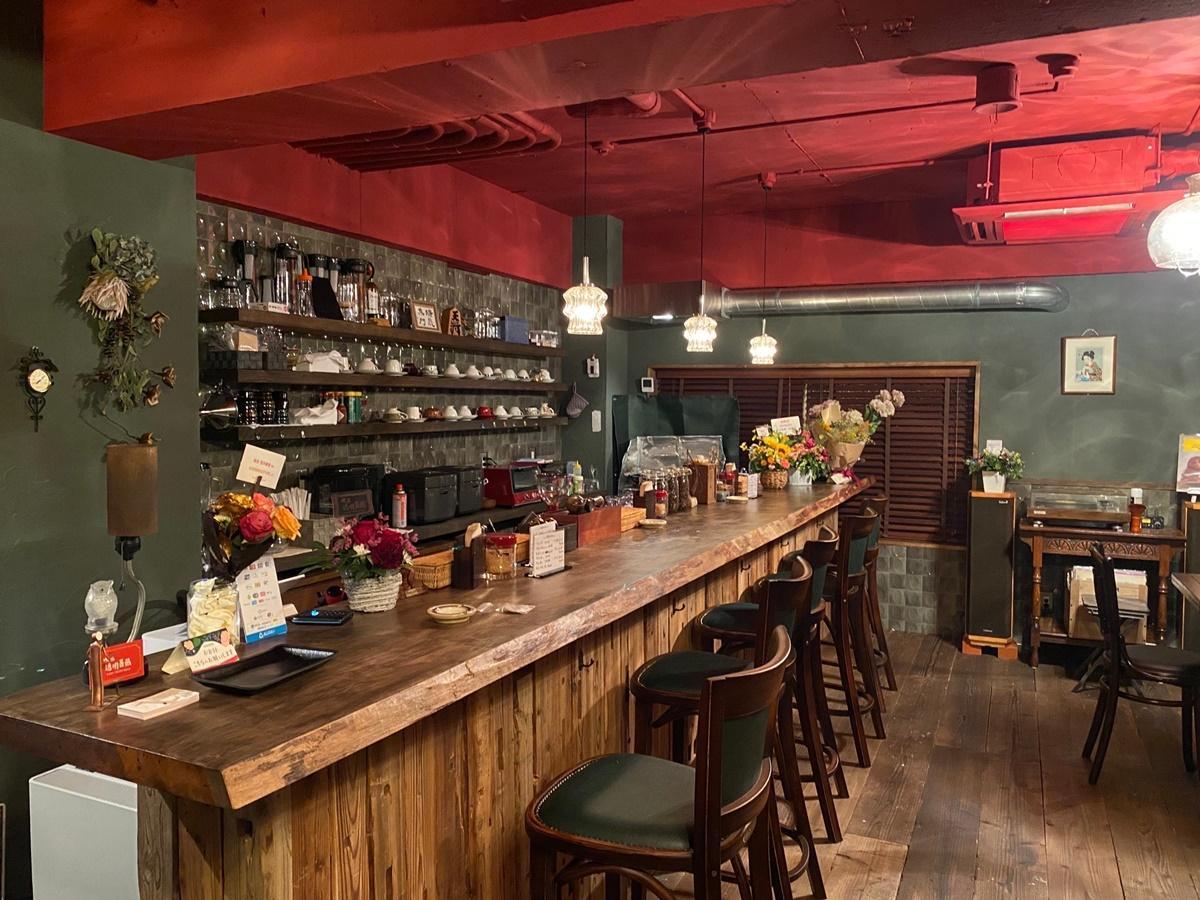 「喫茶 透明薔薇」店内