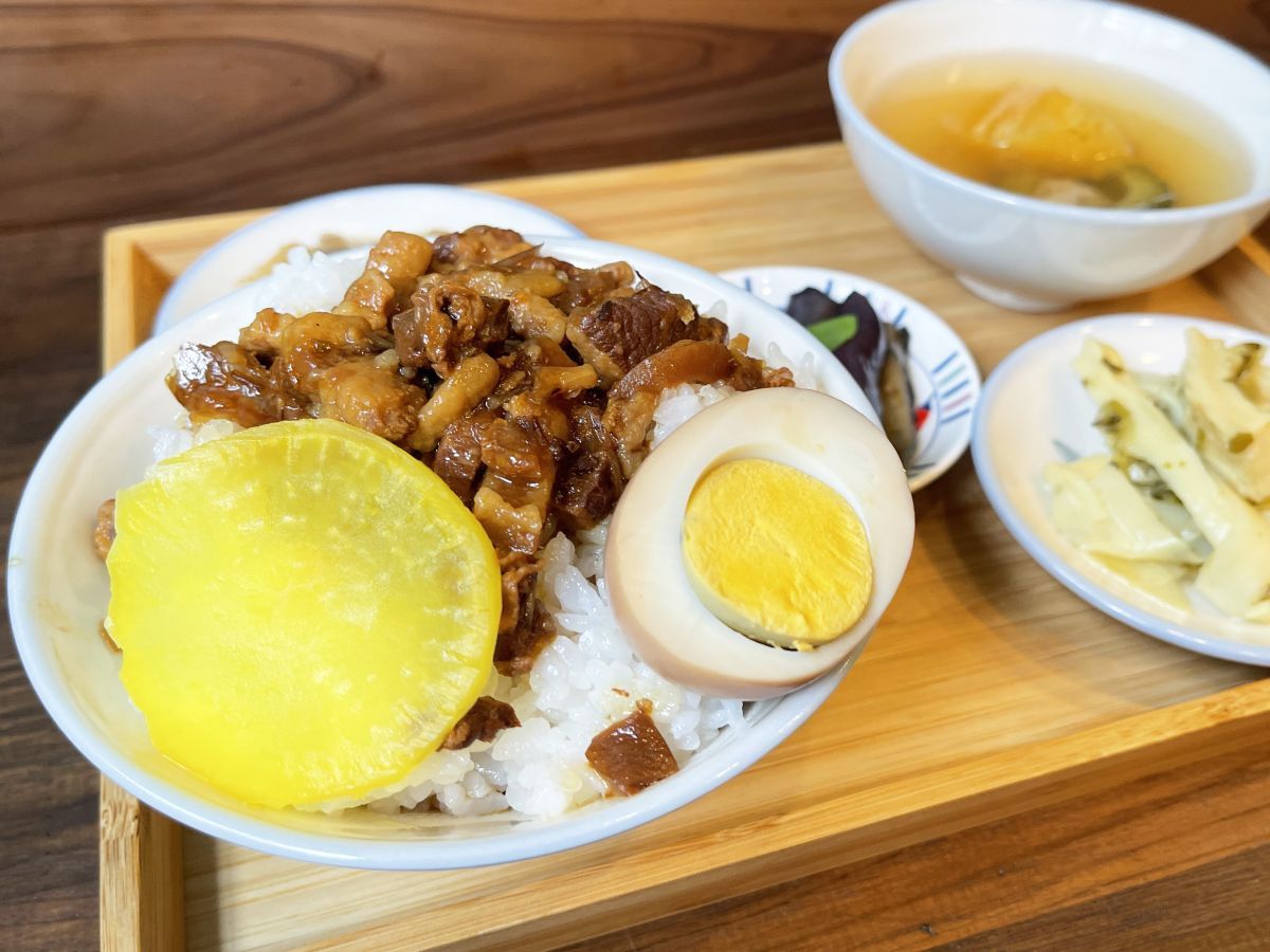 「魯肉飯定食（ルーロー飯定食）」1350円
