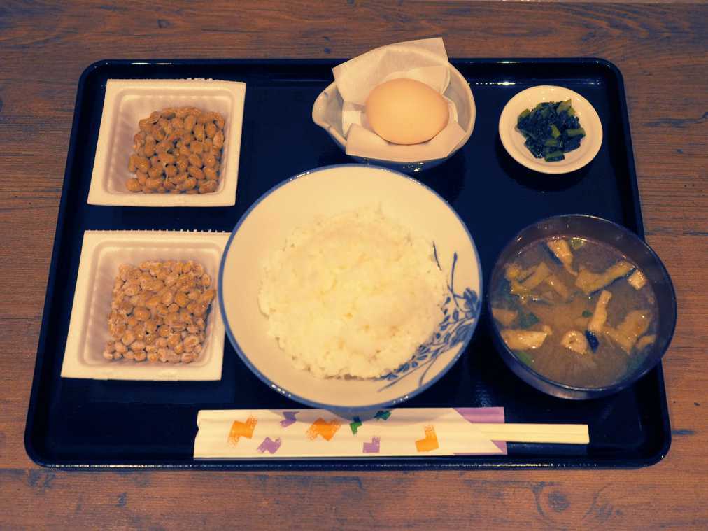 「納豆食べ放題定食」980円