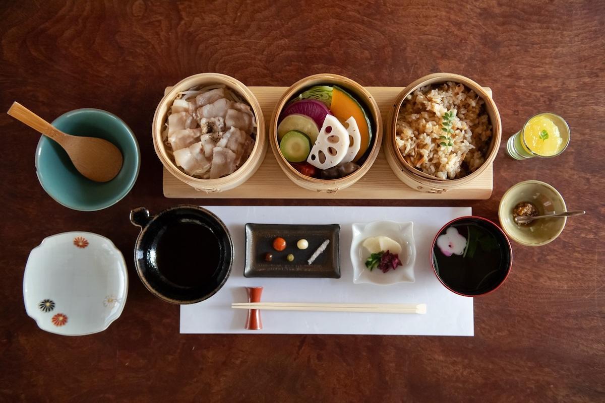 「季節野菜のせいろごはん」2750円　&copy;ふじ寅