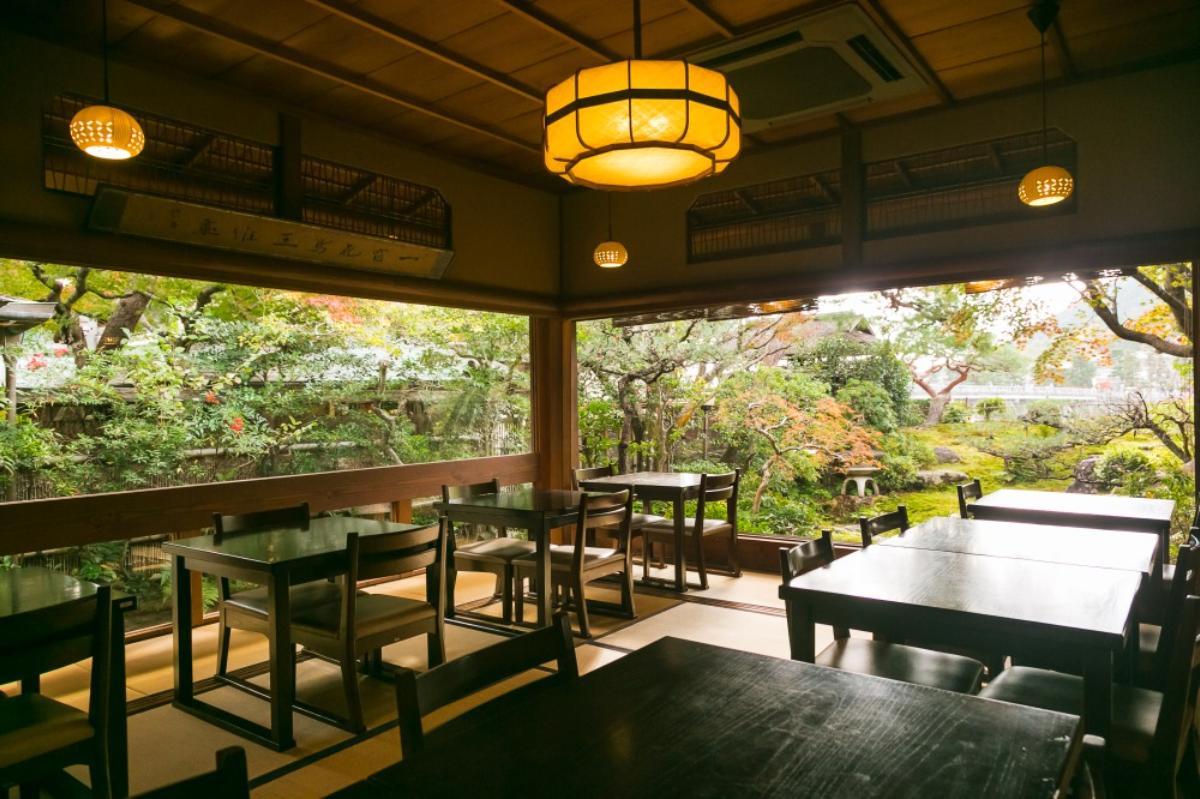 「豆腐料理 松ヶ枝」店内