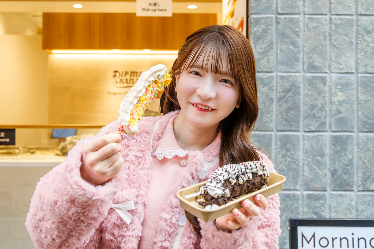 チョコバナナを持つもえあず