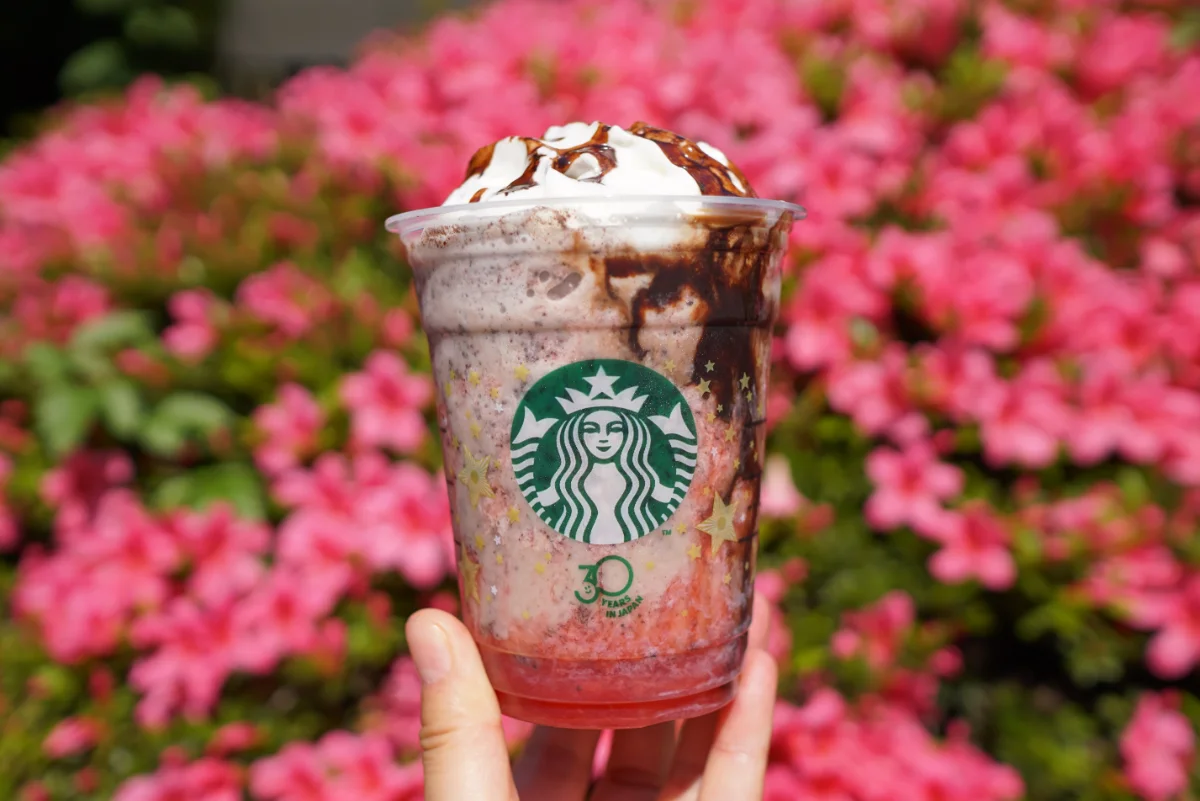 「イチゴ チョコレート フラペチーノ&reg;」全体