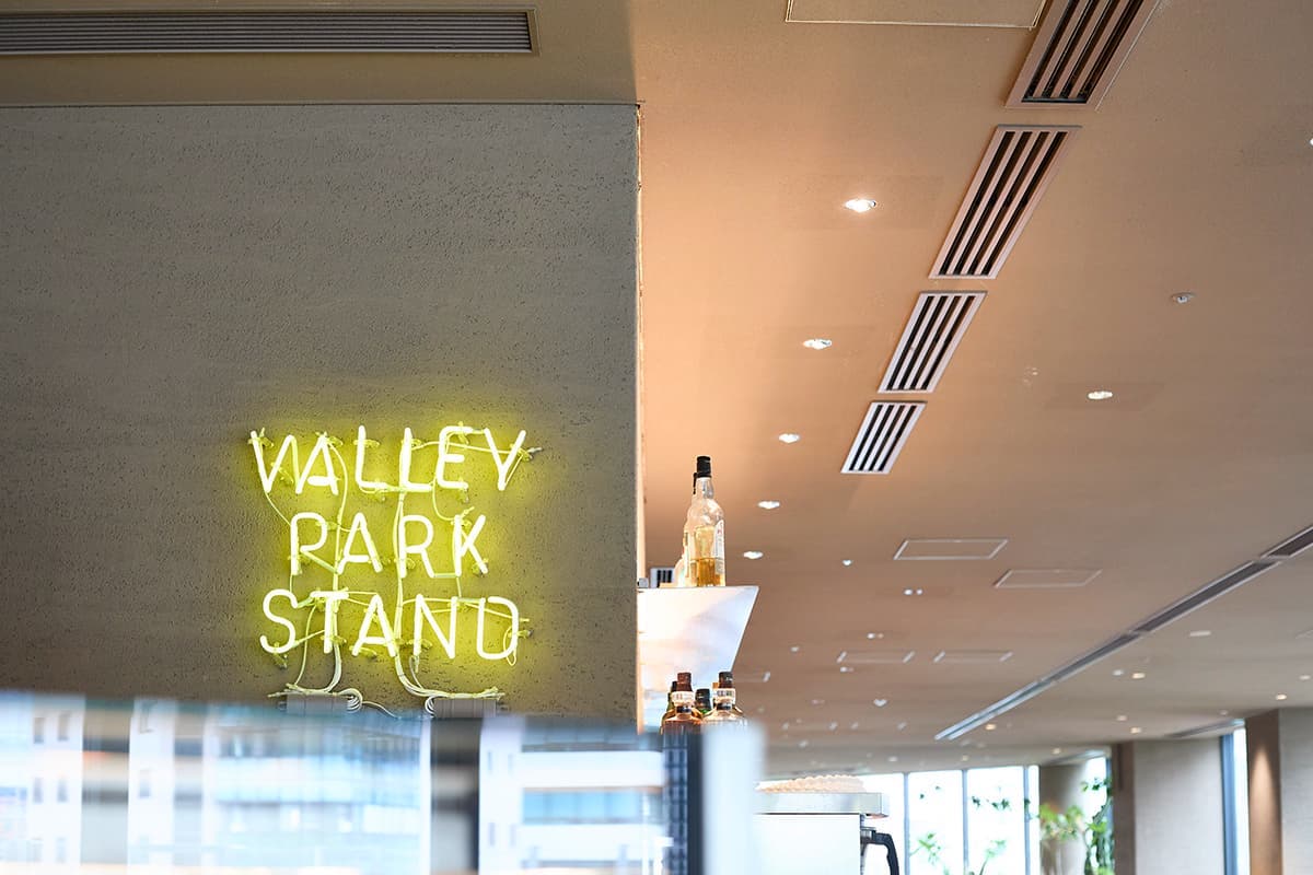 「VALLEY PARK STAND」サイン
