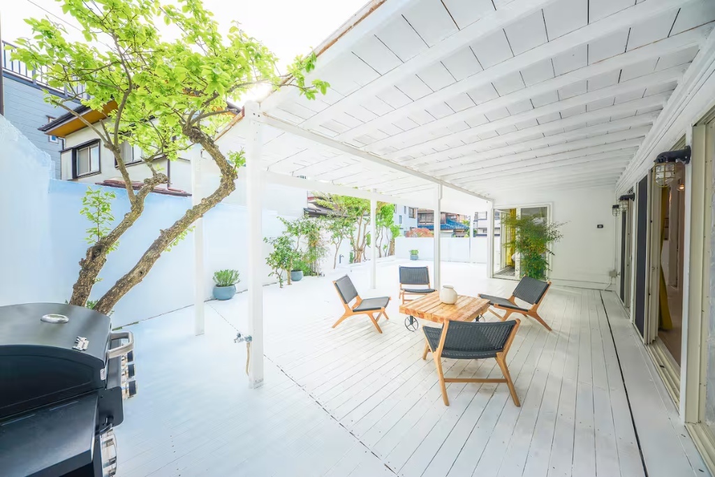 アウトドアリビング／Photo：Airbnb