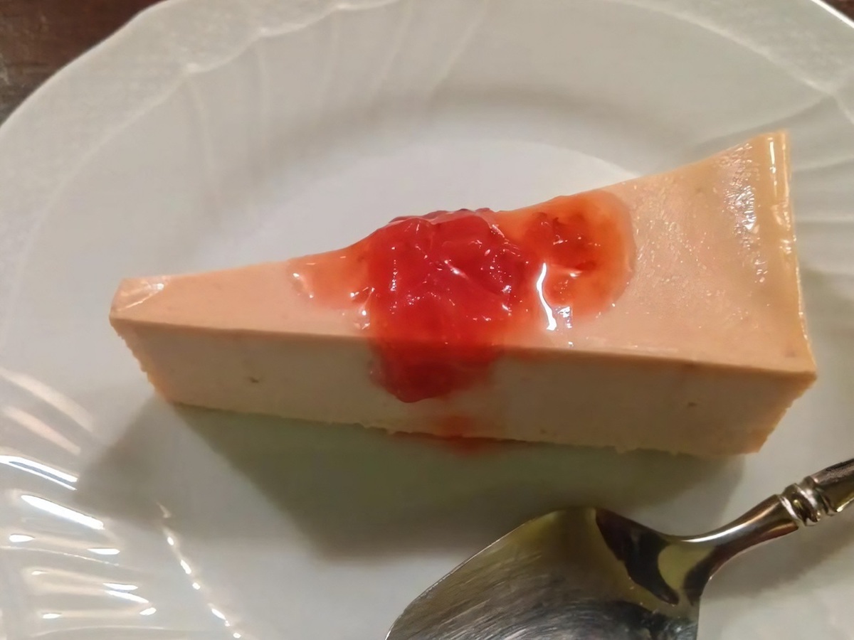 「苺のチーズケーキ」（5月後半くらいまで）／写真提供：茜屋珈琲店
