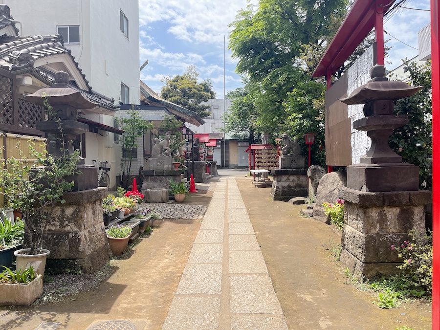 皆中稲荷神社  境内