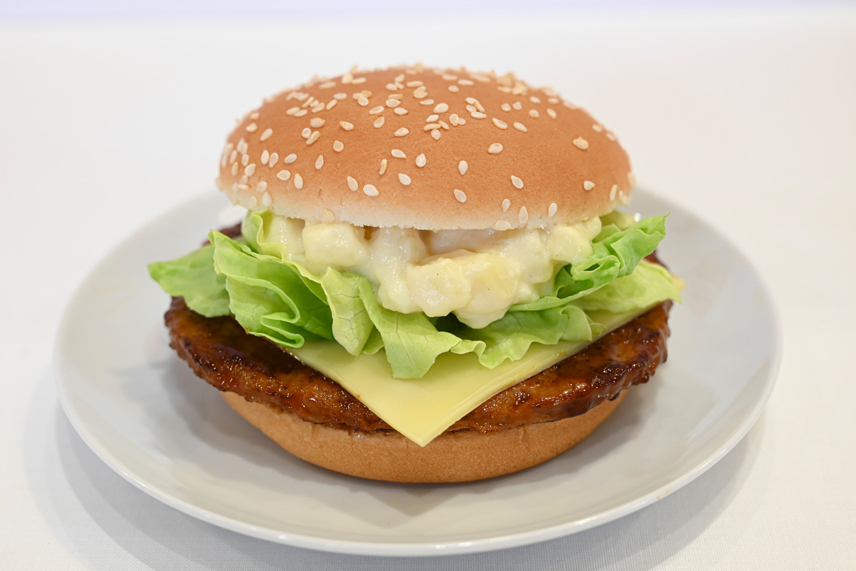 まろやかさと食べ応えが両立した「北海道じゃがチーズてりやき」単品490円～、バリューセット790円～