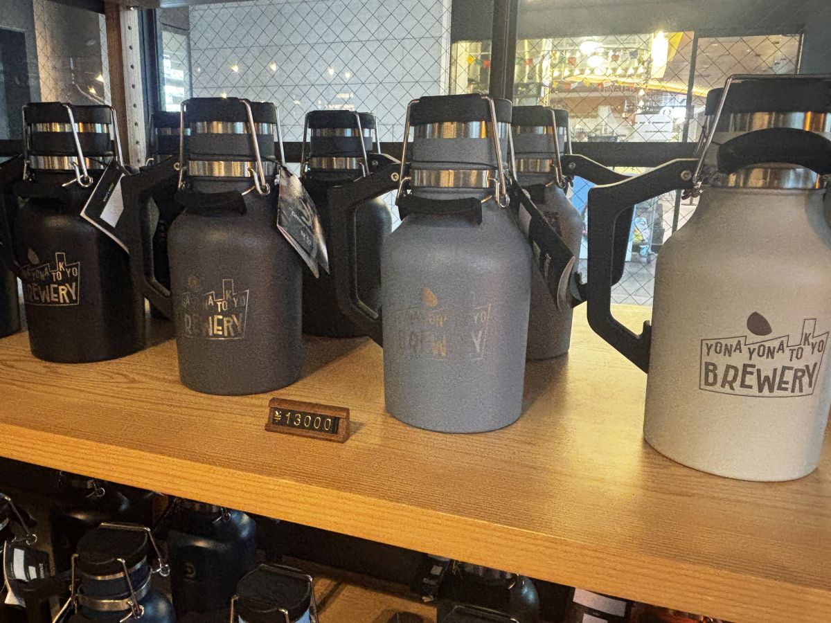 「グラウラー」32OZ 13000円　64OZ 17000円