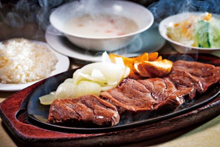 【沖縄】肉々しさ全開！ 豪快にかぶりつきたいステーキ店6選