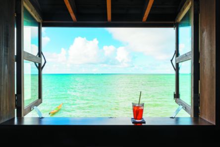 【沖縄】目の前はオキナワンブルーの絶景！おすすめ海カフェ6選