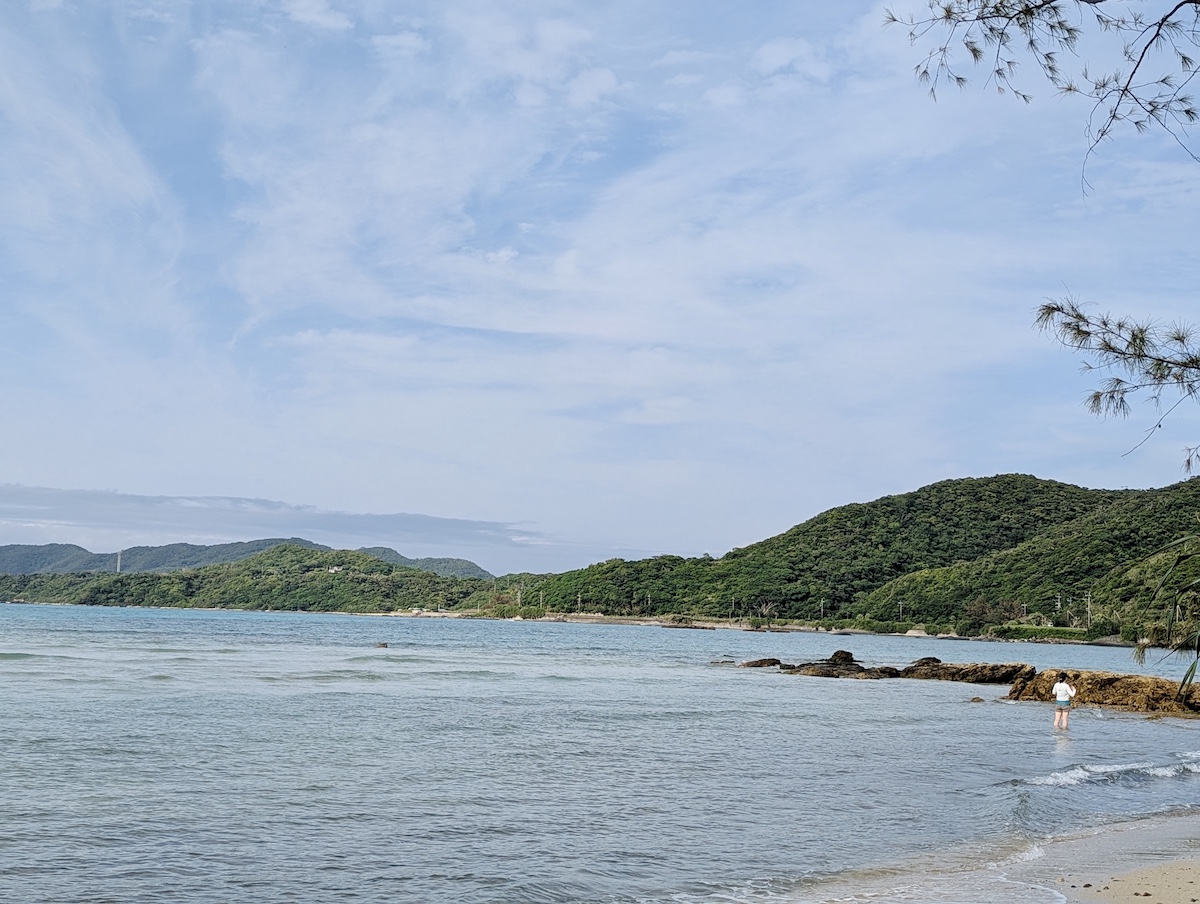 太古に奄美大島に隕石ができて湾ができた「アマミクレーター伝説」が伝わる「焼内湾（やけうちわん）」
