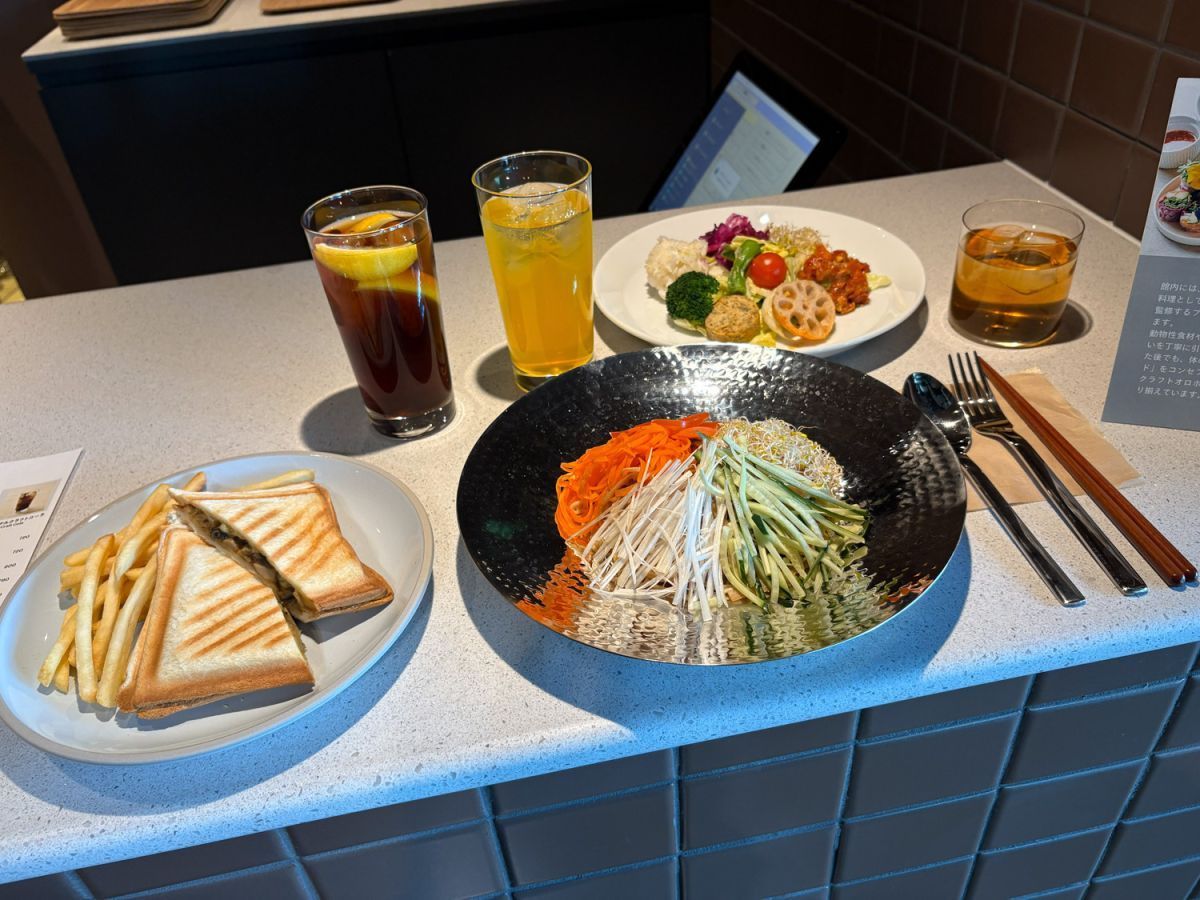 サウナ飯の例。おなじみのオロポもありますよ！