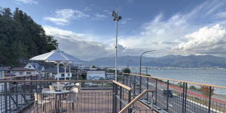【長野県・岡谷】諏訪湖畔の新名所「湖畔の駅 SUWAKO terrace」は観光拠点×グルメ×絶景を一度に楽しめる複合施設