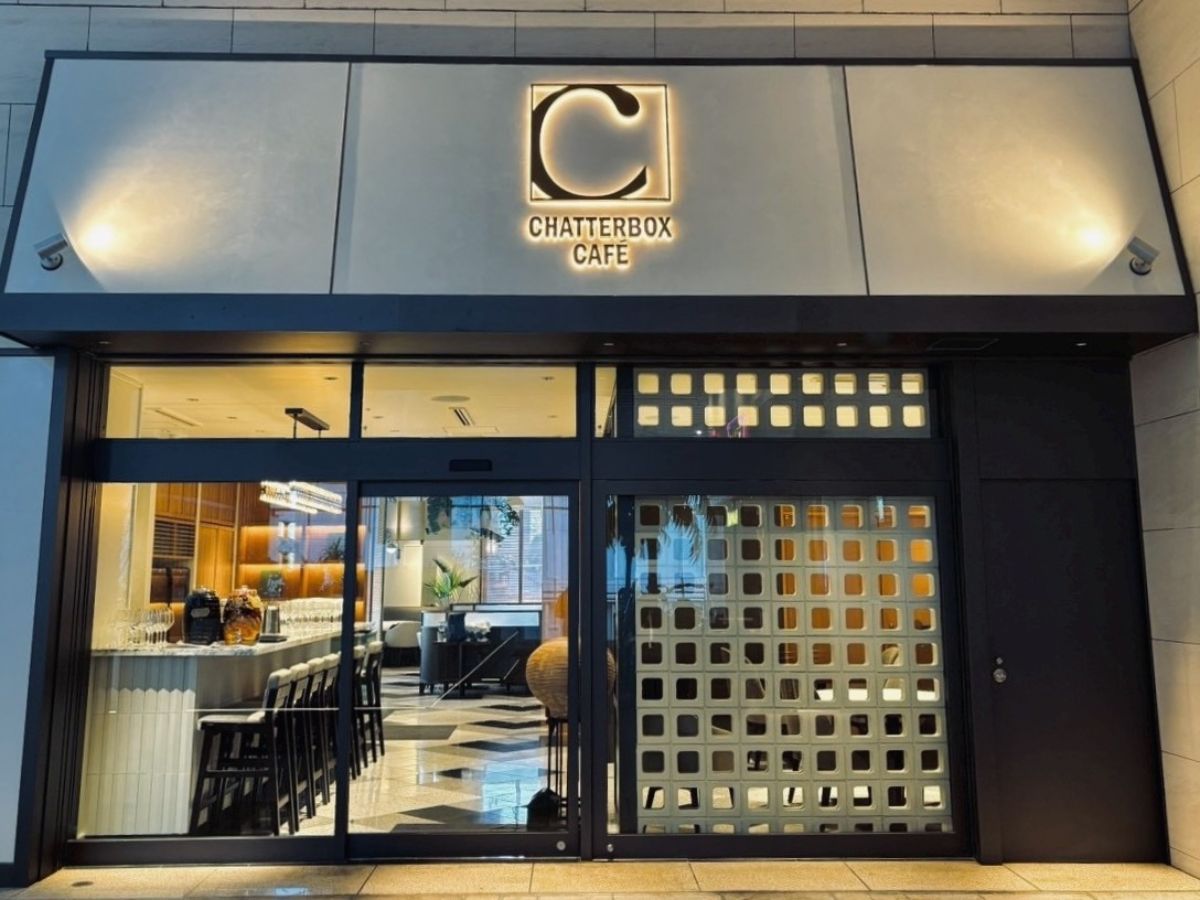 CHATTERBOX CAF&Eacute; 丸の内店」入口