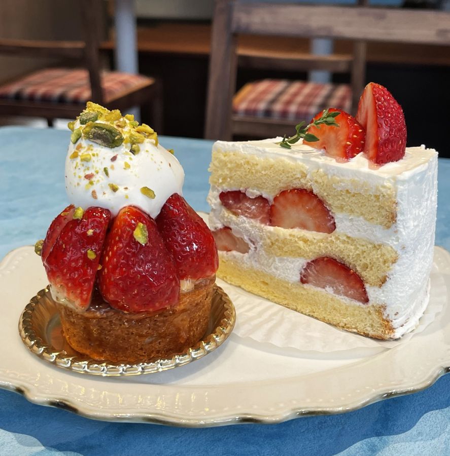 左から「季節のタルト」740円～、「季節のショートケーキ」840円～