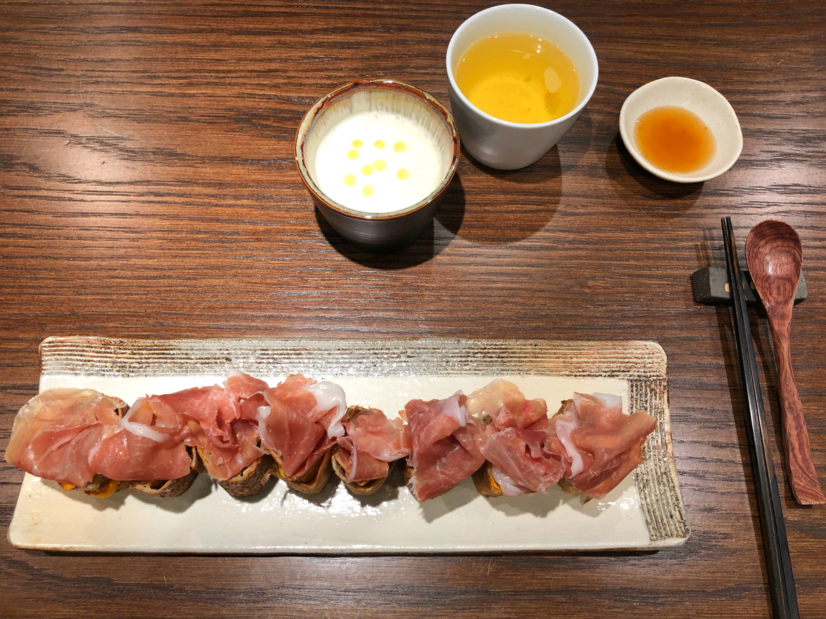 お食事ガレットとデザートガレットが一緒に楽しめるセット「黒と白」2590円