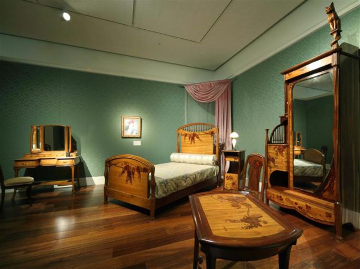 「ヤマザキ マザック美術館」家具の展示