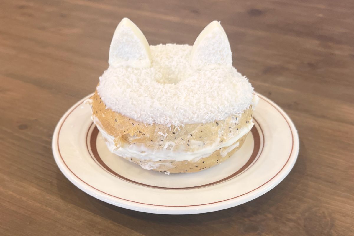 「サモエドベーグルサンド」880円