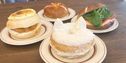 【町田】サモエドモチーフのベーグルが話題！ヨーロッパのベーカリーみたいな「Mrs.BAGEL 町田店」