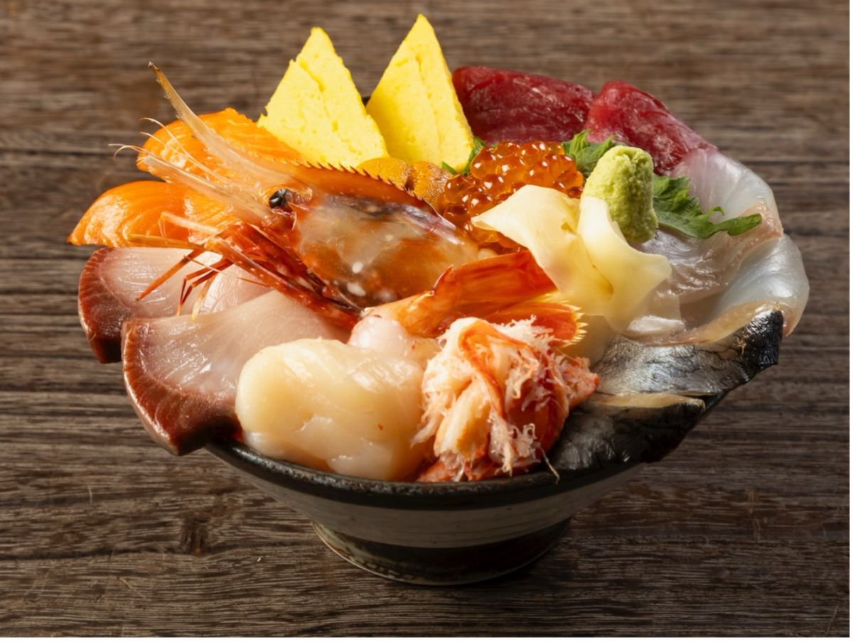 「道の駅 しらぬか恋問館」の「特上海鮮丼」3800円／&copy;道の駅しらぬか恋問館