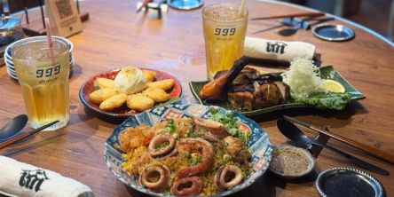【中目黒】本場の空気に包まれる！「タイ屋台999」で味わう「カオパットタレーポンカリー」って？
