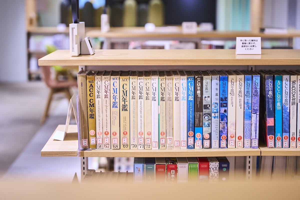 図書は館内閲覧のみ。コピーサービス（1枚10円〜）も利用できる